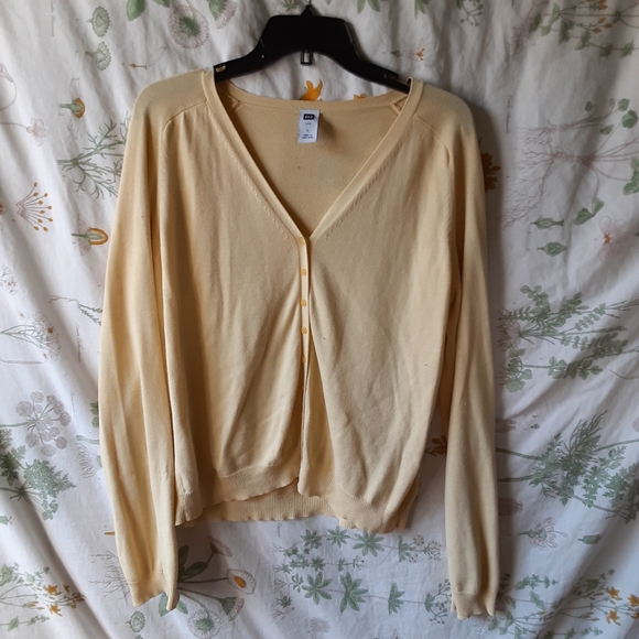 GAP Yellow Cardigan - Picture 3 of 4